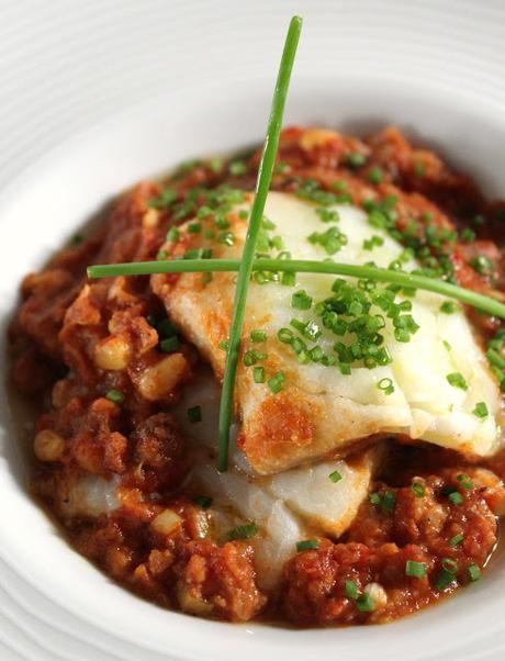 Bacalao con pasas y piñones