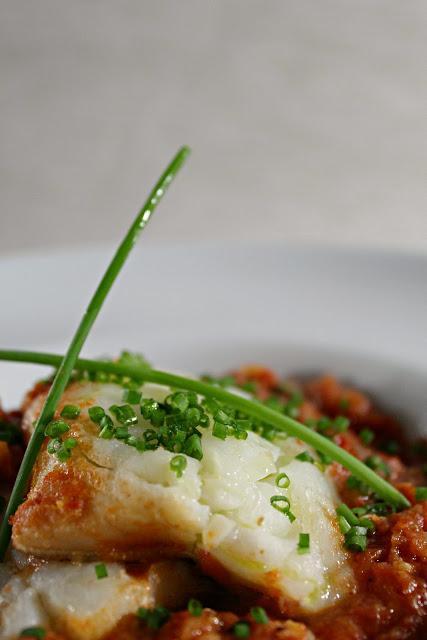 Bacalao con pasas y piñones