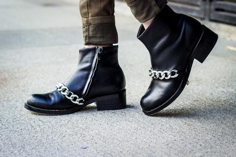 Mustard&Chain Booties
