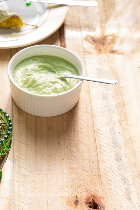 Brochetas de pollo marinado con mahonesa de aguacate