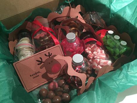 caja solidaria mimos y monas