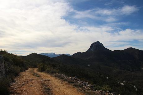 Ruta para MTB para llegar hasta la punta del Benicadell en Valencia