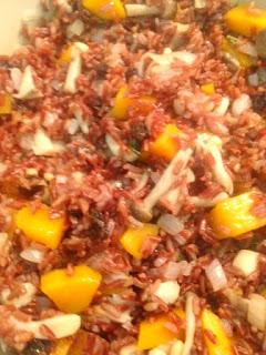 ARROZ ROJO CON CALABAZA, SETAS PASAS Y PIÑONES