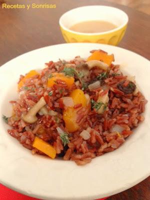 ARROZ ROJO CON CALABAZA, SETAS PASAS Y PIÑONES