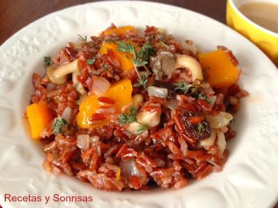 ARROZ ROJO CON CALABAZA, SETAS PASAS Y PIÑONES