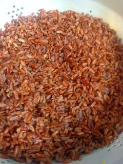 ARROZ ROJO CON CALABAZA, SETAS PASAS Y PIÑONES