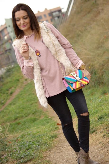 Con chaleco de pelos