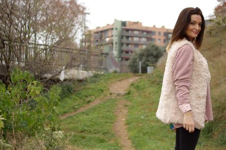 Con chaleco de pelos