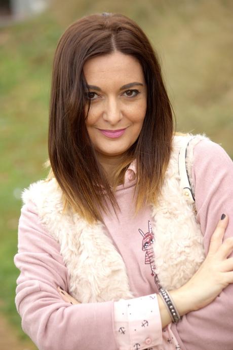 Con chaleco de pelos