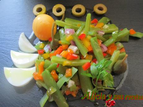 ENSALADA DE JUDÍAS VERDES CON PICADILLO DE VEGETALES