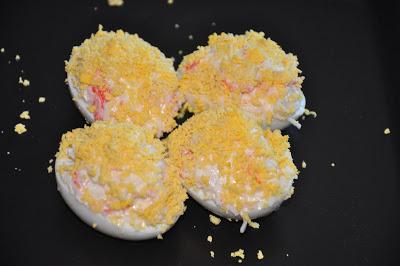 Huevos Rellenos De Queso De Cabra Y Palitos De Mar