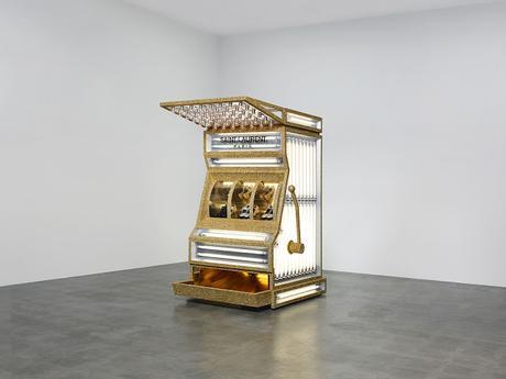 Yves Saint Laurent inaugura en Tokio su flagship store más grande del mundo Yves Saint Laurent inaugura en Tokio su flagship store más grande del mundo