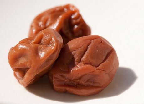 Ciruelas fermentadas en macrobiótica para la salud