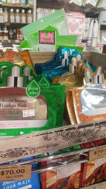 Más mascarillas del Barrio Chino. Es un viaje de ida.