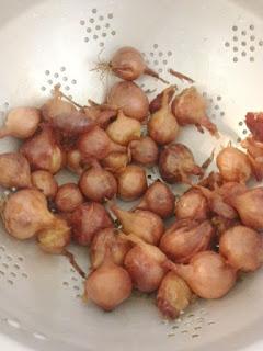 GUISANTES CON CEBOLLITAS Y COGOLLOS