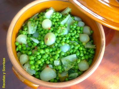 GUISANTES CON CEBOLLITAS Y COGOLLOS