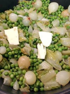 GUISANTES CON CEBOLLITAS Y COGOLLOS