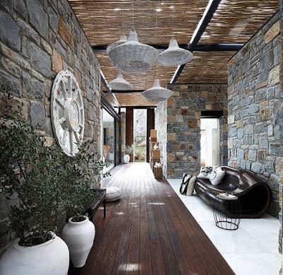 Villas en Turquia, con Materiales Rusticos