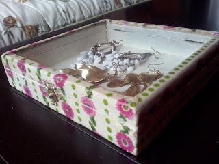 ♥ ♥ ♥ CAJA DECORADA PARA PENDIENTES