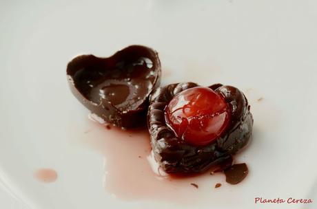 Bombones de chocolate rellenos de cereza