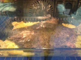 RODABALLO AL HORNO CON PATATAS Y CEBOLLA