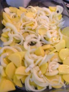 RODABALLO AL HORNO CON PATATAS Y CEBOLLA