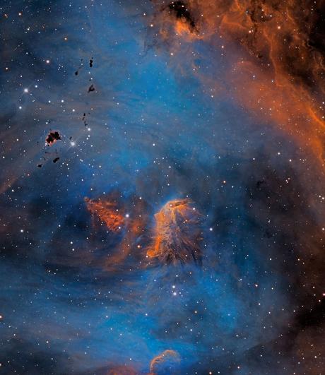 Estrellas y glóbulos en la nebulosa del Gallo