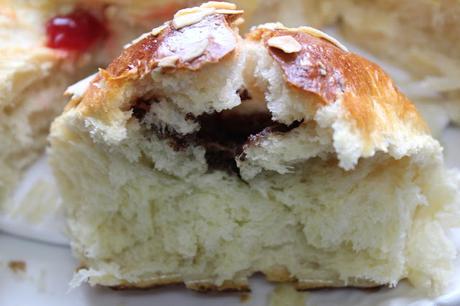 Brioche portugués relleno de chocolate