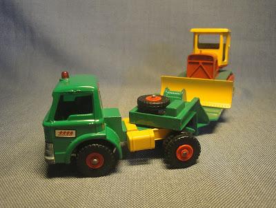 Ford, semirremolque y topadora