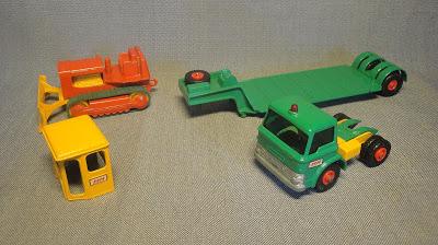 Ford, semirremolque y topadora