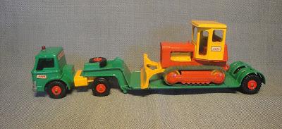 Ford, semirremolque y topadora