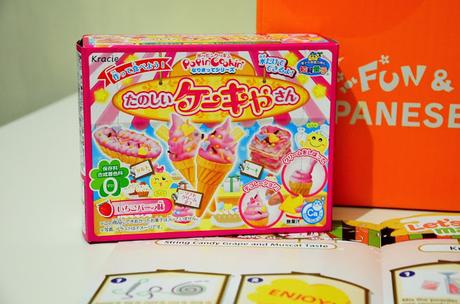 TOKYOTREAT FEBRUARY: UNBOXING JAPANESE CANDY!!