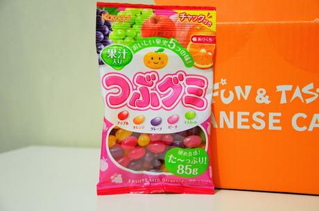TOKYOTREAT FEBRUARY: UNBOXING JAPANESE CANDY!!