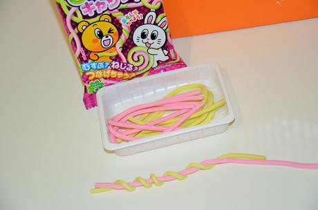 TOKYOTREAT FEBRUARY: UNBOXING JAPANESE CANDY!!