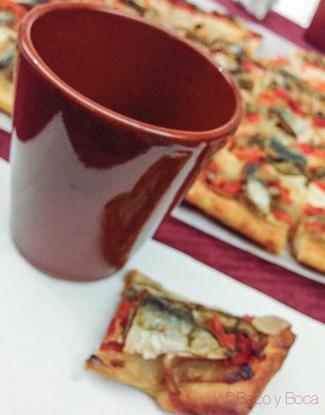 Vino caliente y coca de recapte cena de mascaras cubat baco y boca