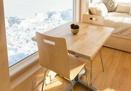 Una casa con ruedas en la nieve