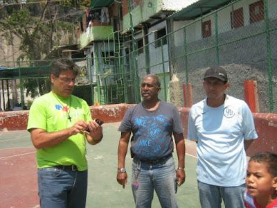 EL RECREO - COMUNIDAD LOS MANOLOS AVENIDA ANDRES BELLO. Visita para evaluar desarrollo de los Programas de la Misión a Toda Vida Venezuela