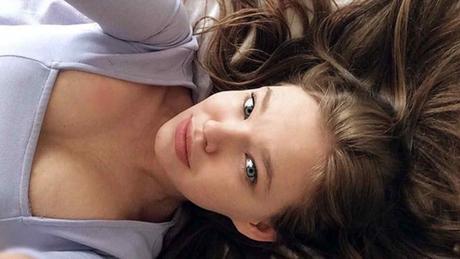 Hermosa rusa busca hombre que la deje embarazada por Facebook