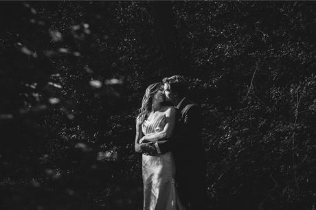 pareja-arbustos-fotografia-boda-huesca