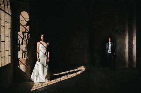 ventana-monasterio-novios-fotografia-boda-huesca