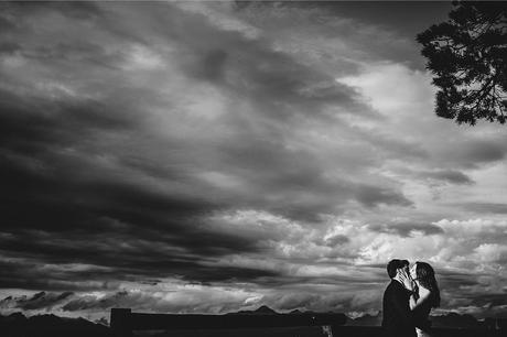 cielo-beso-pareja-fotografia-boda-huesca