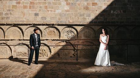 miradas-pareja-monasterio-fotografia-boda-huesca