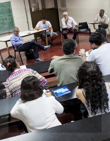 Una de las aulas abiertas a la jornada de trabajo. Foto de Facción Latina.