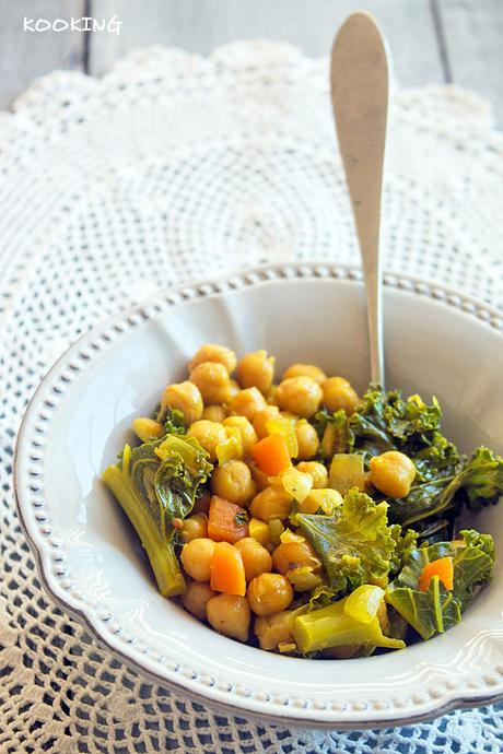 Garbanzos al curry con kale