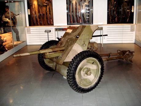 Artillería: 37 mm pak (panzerabwehrkanone) 35/36 L/45