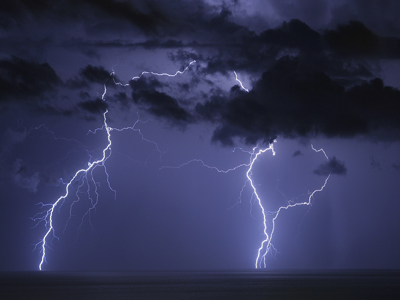 Huracanes y Tornados