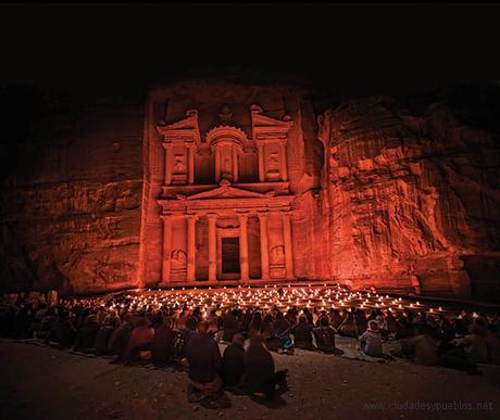 ‘Petra by Night’. Jordania.