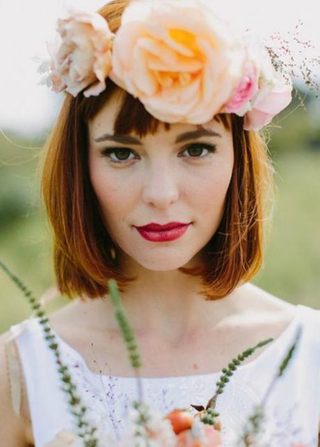 Novia pelo corto corona de flores