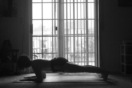 Al practicar un ejercicio como el Plank, puede ayudar a reforzar varios músculos que te ayudaran a tener una mejor pedalada Al practicar un ejercicio como el Plank, puede ayudar a reforzar varios músculos que te ayudaran a tener una mejor pedalada