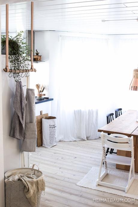 DIY low-cost para colgar los trapos y delantales en la cocina